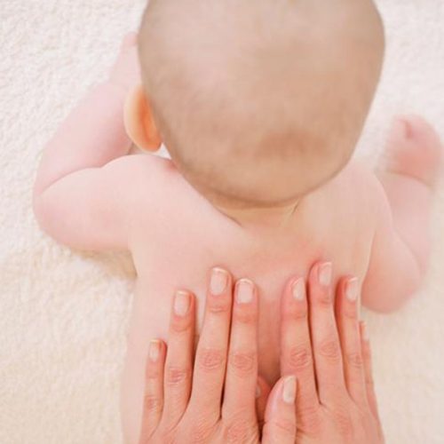Các sản phẩm dưỡng ẩm cho da em bé